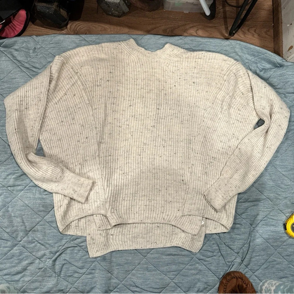 VINCE WOMENS SWEATHER
IVORY 62%WOOL XS/TP
OVERSIZED PULLOVER - Picture 1 of 9